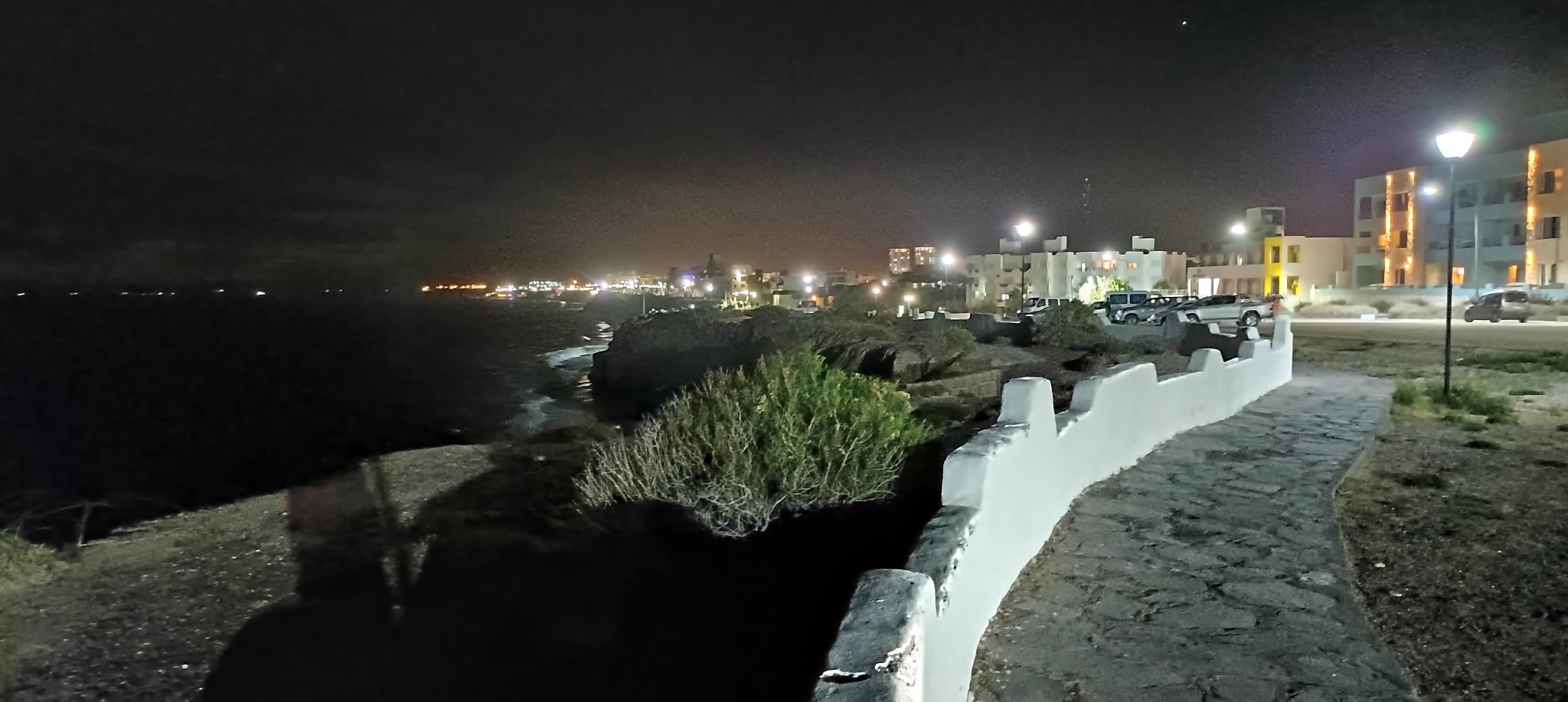 Costanera de Las Grutas de noche